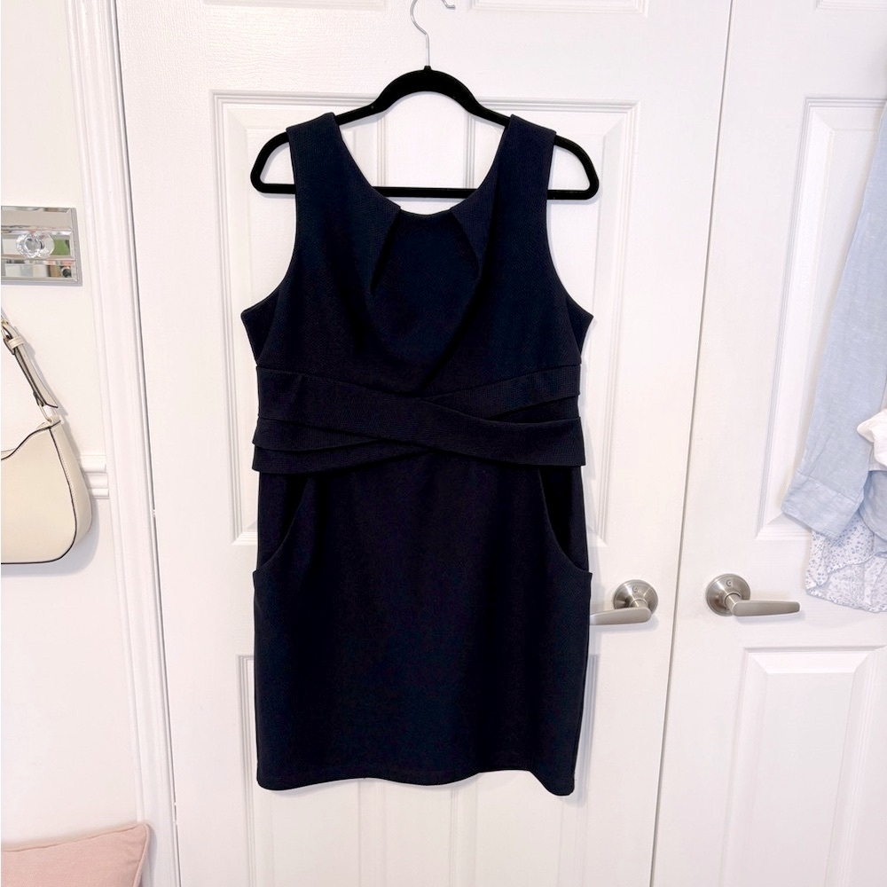 Elegant Navy Blue Sleeveless Dress